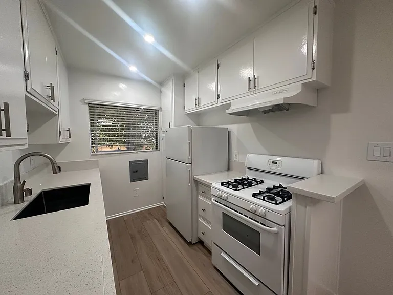 1226 McClellan Dr — Photo 7
