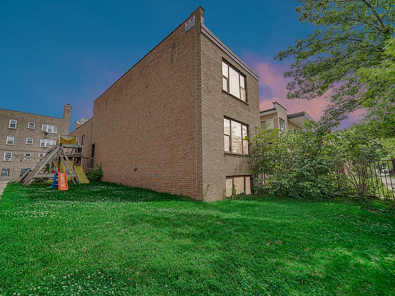 2620 W Foster Ave #1 — Photo 2
