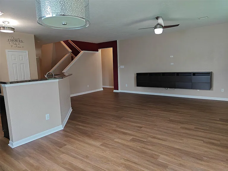 7915 Moss Springs Ct — Photo 16
