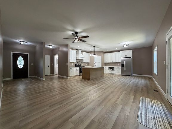 3rd image of 353 Kings Ridge Ct