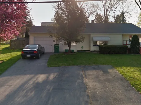 6 E Dogwood Dr, Poughkeepsie, NY 12601