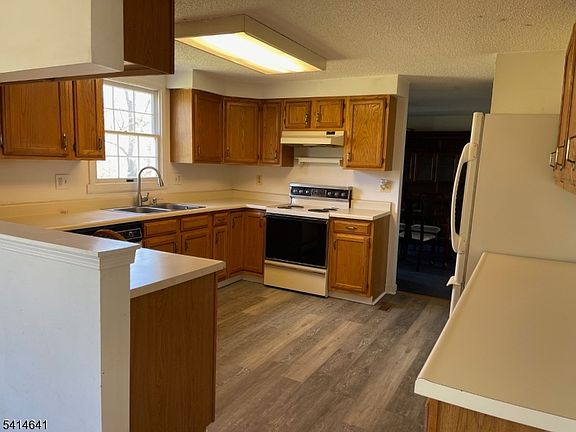 4th image of 112 Kennedy Rd