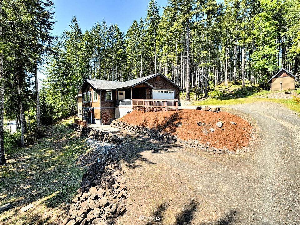 Such a beautiful place! The left fork of the driveway leads to the apartment on the lower level. That way they have their own parking space(s).