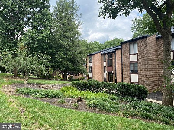 2nd image of 3115 Buccaneer Ct APT 201