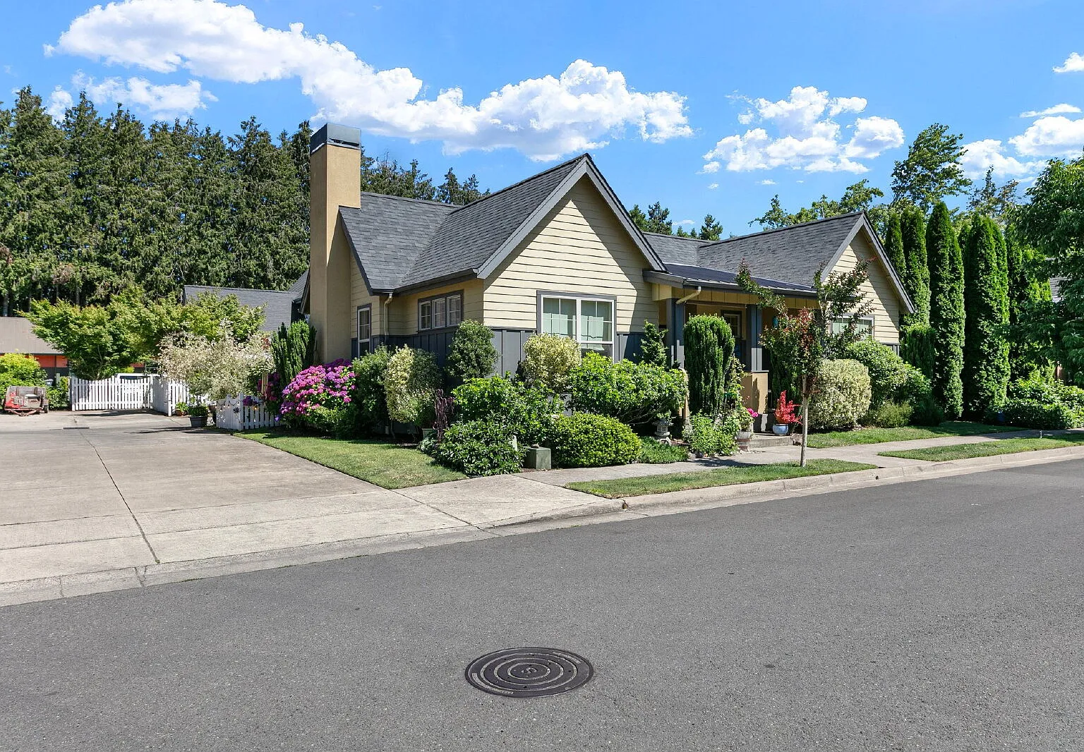 1 bed, 1.0 bath, $900 — Photo 1
