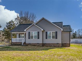 1112 Heathwood Dr, Randleman, NC 27317