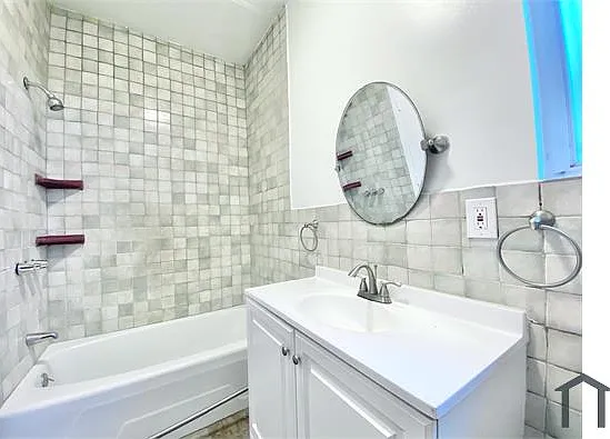 1328 E 21st St #B — Photo 4