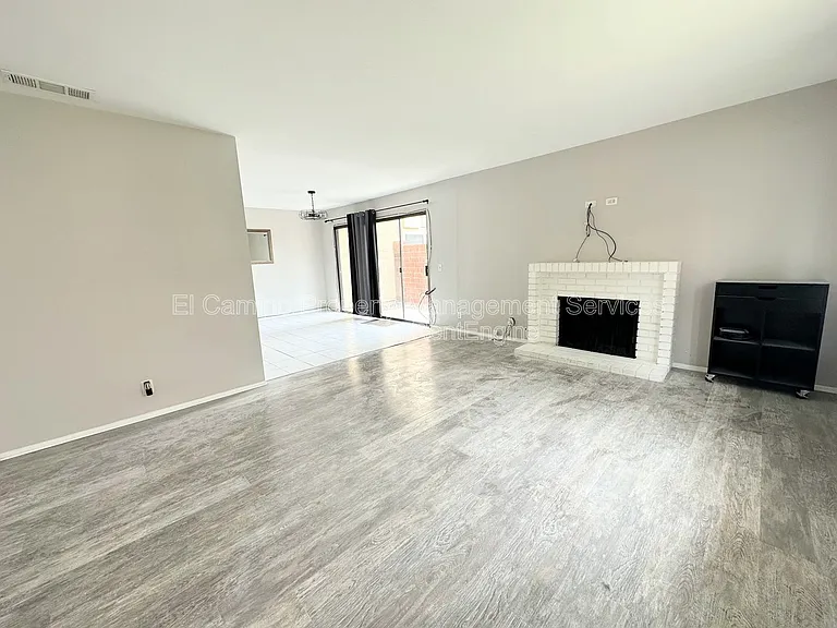 955 W Lamark Ln — Photo 3