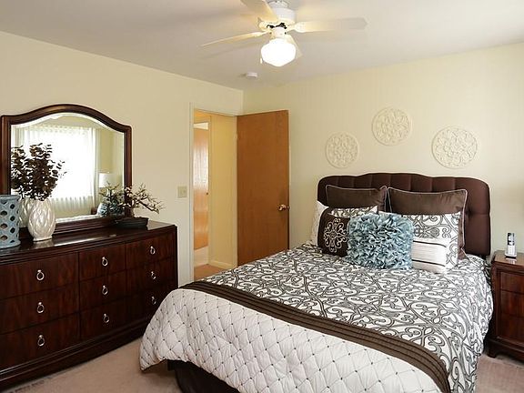 Bedroom with Spacious Double Wall Closet