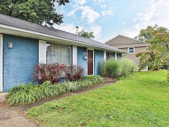 3rd image of 221 Imperial Dr