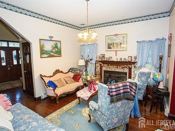 2nd image of 219 Johnson Ln