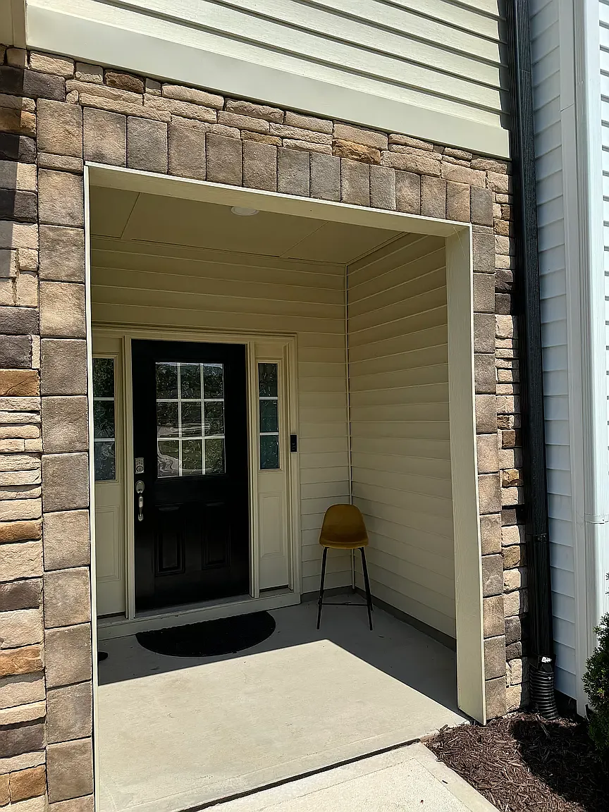 3 bed, 1718 sqft, $1,895 — Photo 2