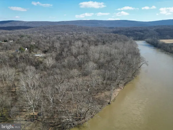 29 River Haven Dr, Harpers Ferry, WV 25425