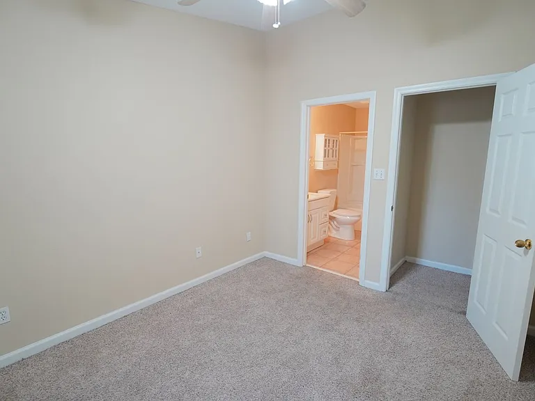847 W Georgia St — Photo 32
