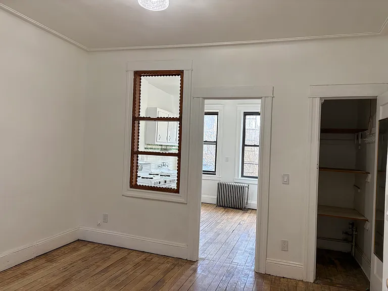 1692 Gates Ave #3L — Photo 5