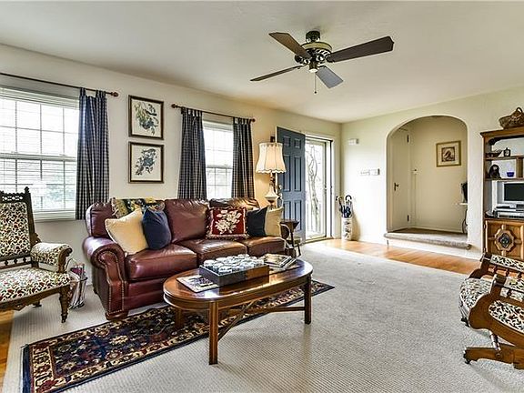 2nd image of 221 Christie Ave