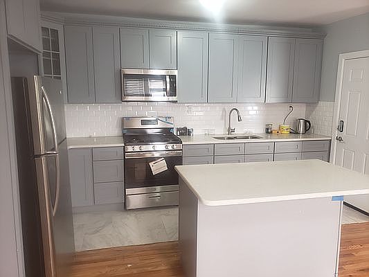 4th image of 23-94 Mott Ave #1