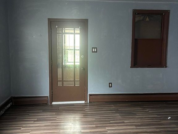 4th image of 1001 Schwabe St