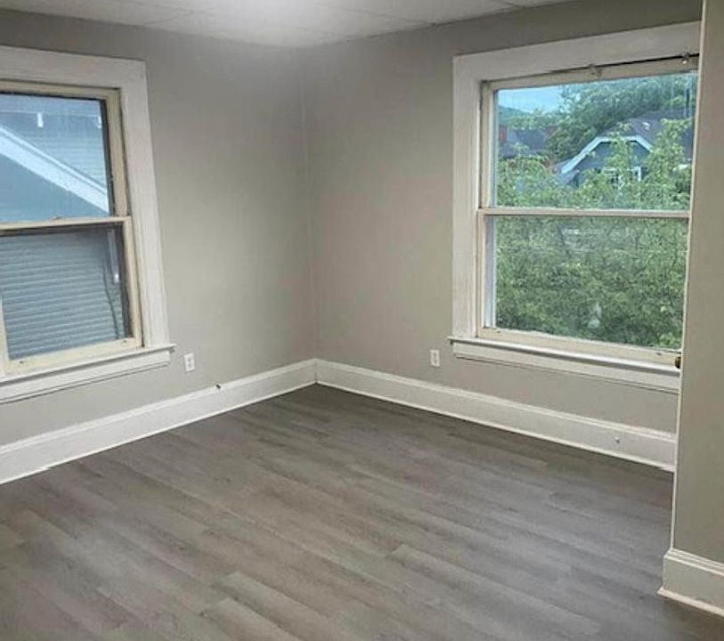 1st image of 1528 Lewis St APT D