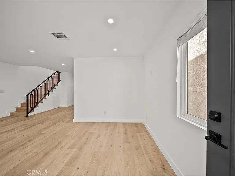 11488 Burbank Blvd — Photo 3