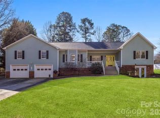 601 Elmwood Cir, Dallas, NC 28034