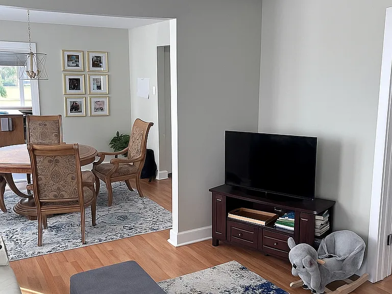 19 Rose Ave — Photo 5
