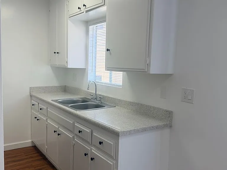 241 N Redondo Ave — Photo 6