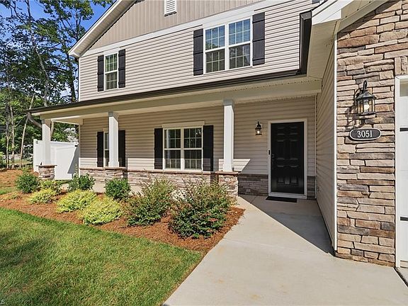 3rd image of 3051 Loch Dr