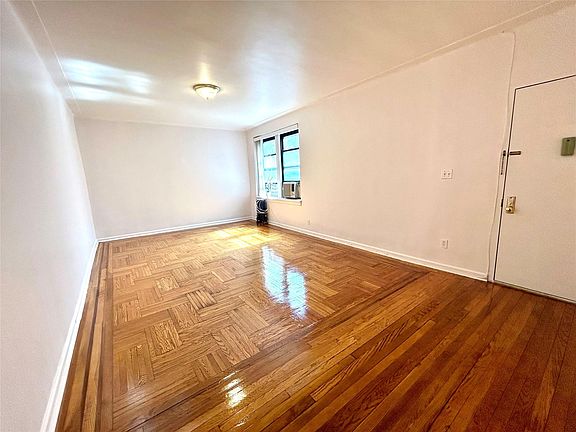 5th image of 6264 Saunders St #3H