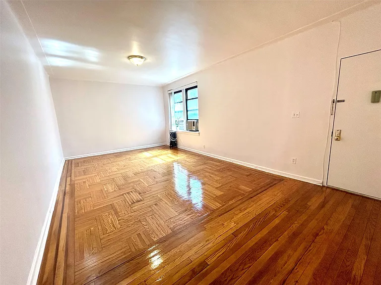 6264 Saunders St #3H — Photo 5
