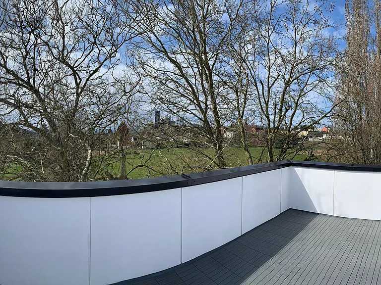 Rooftop deck equipped with gas, water, electricity