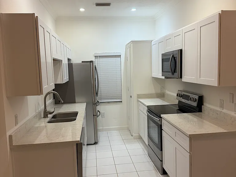 11613 Goodwyck Dr — Photo 3