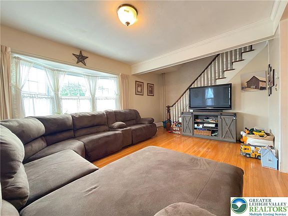 5th image of 511 S Broadway