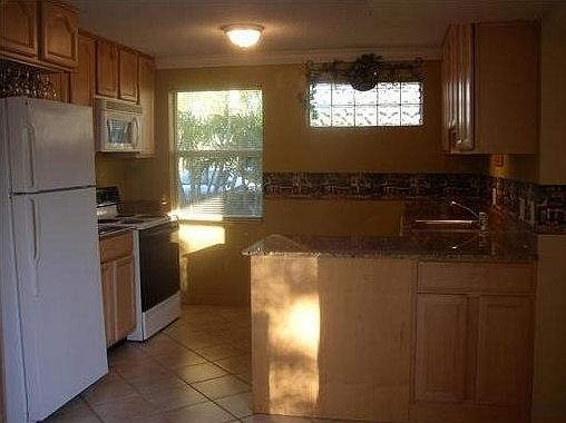 5th image of 614 NE 28th St
