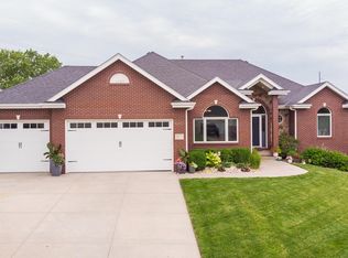 6171 Blackstone Rd, Lincoln, NE 68526