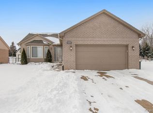 45925 Ashwood Ln, Macomb, MI 48044