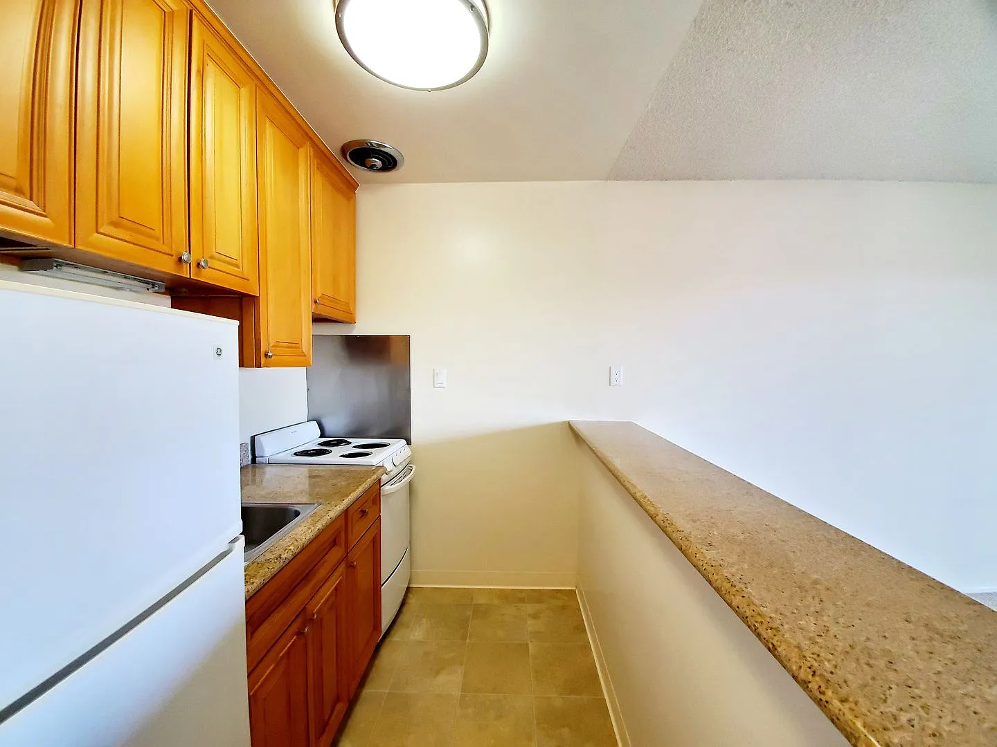 Lovely top floor studio — Photo 2