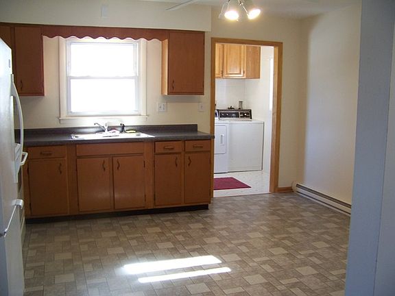5th image of 424 E Corning Ave