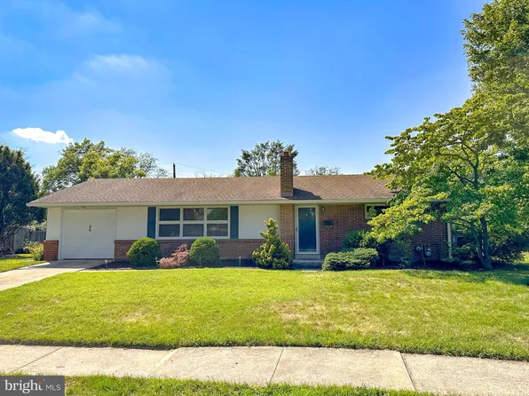 26 Amherst Dr, Camp Hill, PA 17011