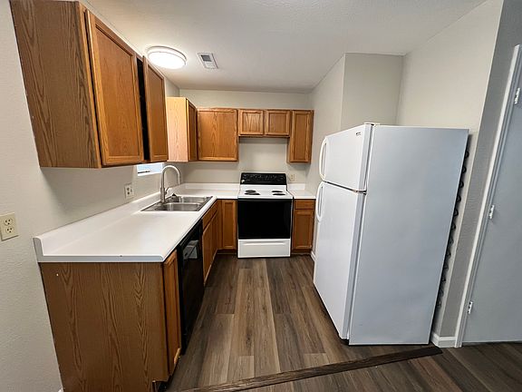3rd image of 183 NW Washington Ave #B