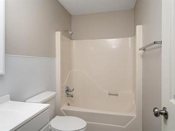 3rd image of 651 Kingston Ave #651