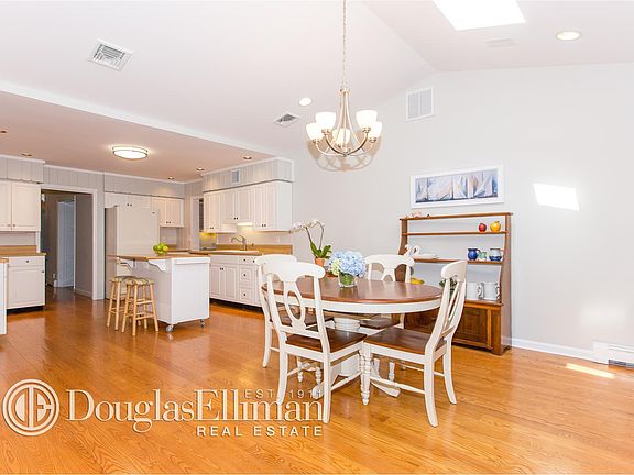 3rd image of 18 Woodfield Ave