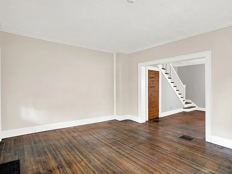 628 N Riley Ave — Photo 6