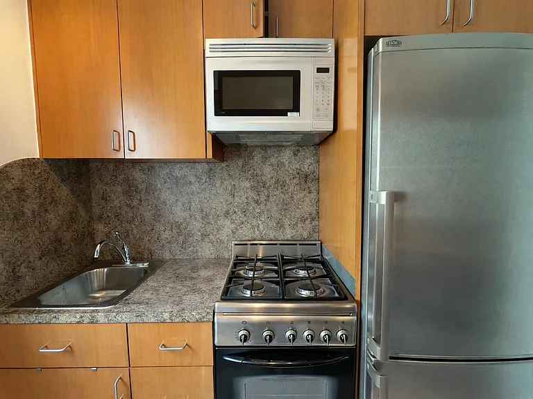 7117 72nd St #2A — Photo 3