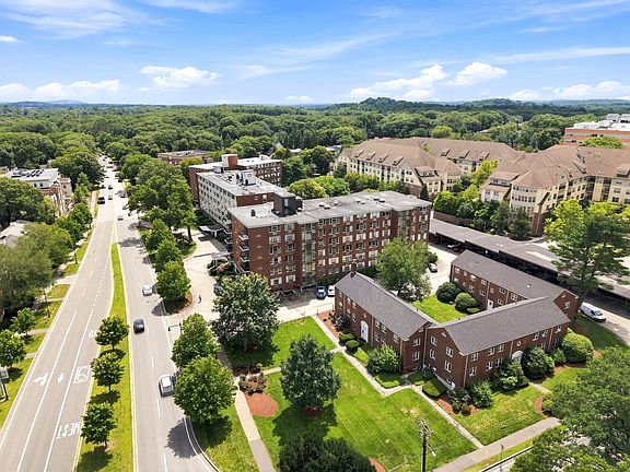 2nd image of 20 Hammond Pond Pkwy APT 208