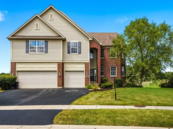 5218 Greenshire Cir, Lake In The Hills, IL 60156