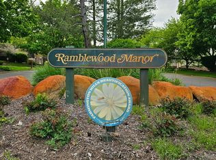 37161 Deer Run Dr, Farmington, MI 48331