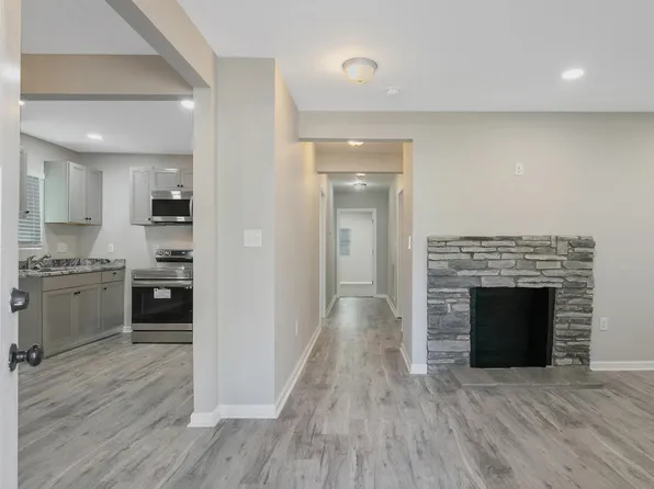 207 Oakland Dr, Fayetteville, NC 28301