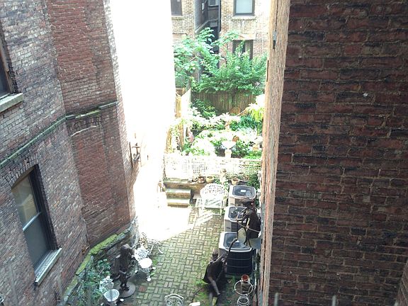 4th image of 226 W 21st St APT 2R