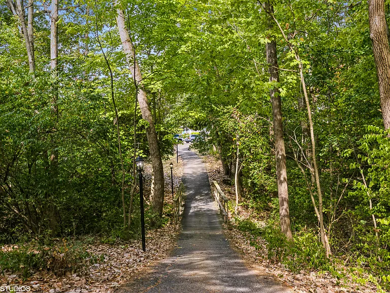 Silvertree at Little Turtle Apartments — Photo 40